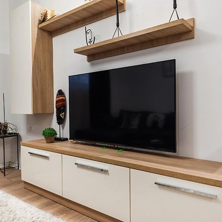 Noir Apartment By Kondo Stays Tirana Exterior foto