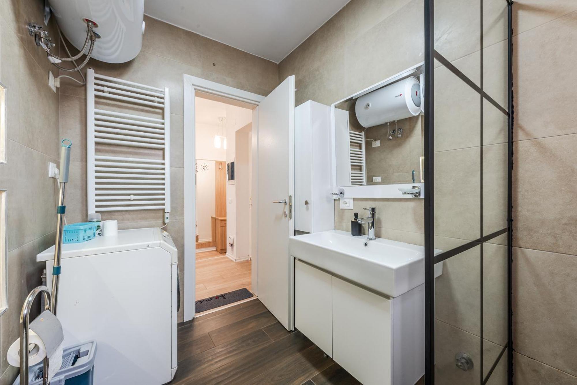 Noir Apartment By Kondo Stays Tirana Exterior foto